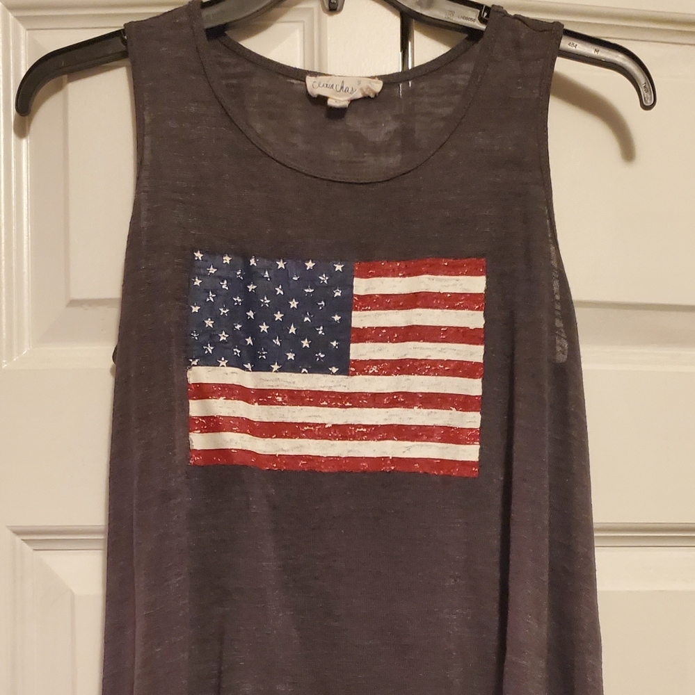 Tank top with Flared sharkbite hem